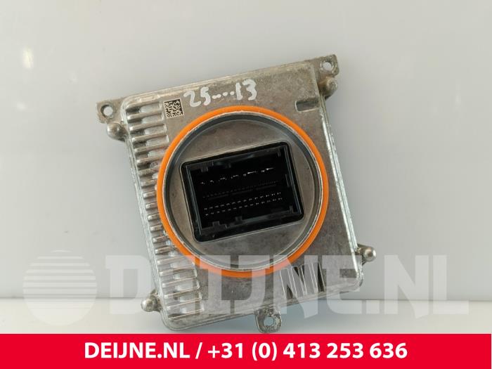 Używane Modułowy reflektor LED Porsche Taycan (Y1A) 4S Cena € 121,00 Z VAT oferowane przez van Deijne Onderdelen Uden B.V.