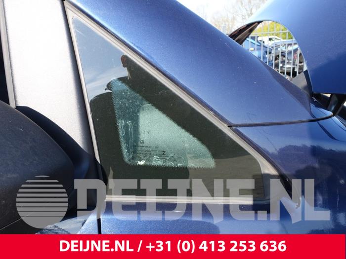 Usados Ventanilla triangular derecha delante Mercedes Vito (447.6) 1.6 109 CDI 16V Precio € 48,40 IVA incluido ofrecido por van Deijne Onderdelen Uden B.V.