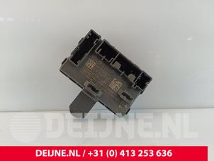 Używane Modul centralnego zamka Volkswagen Crafter (SY) 2.0 TDI FWD Cena € 30,25 Z VAT oferowane przez van Deijne Onderdelen Uden B.V.