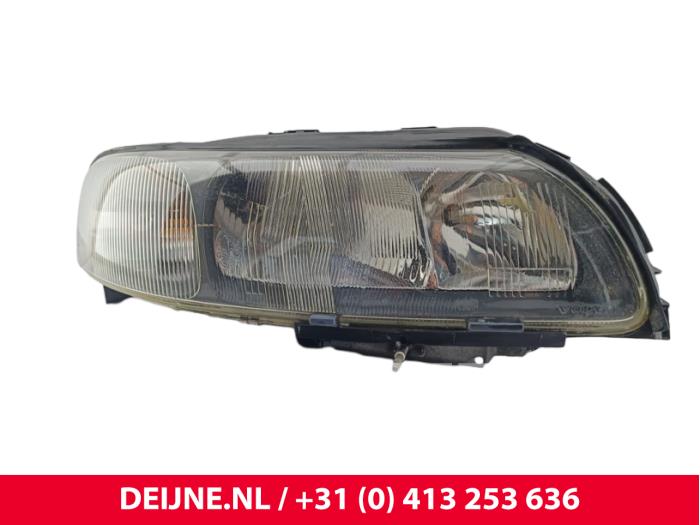 Używane Reflektor prawy Volvo V70 (SW) 2.3 T5 20V Cena € 70,00 Procedura marży oferowane przez van Deijne Onderdelen Uden B.V.