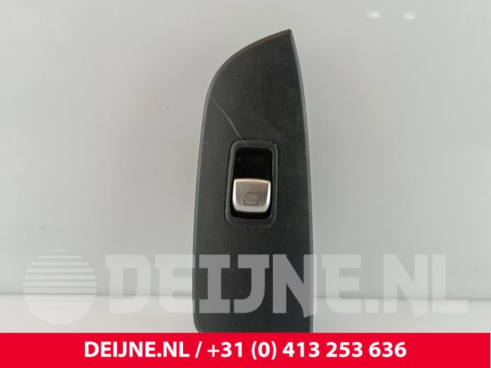 Usados Interruptor de ventanilla eléctrica Mercedes Vito (447.6) 2.2 114 CDI 16V Precio € 24,20 IVA incluido ofrecido por van Deijne Onderdelen Uden B.V.