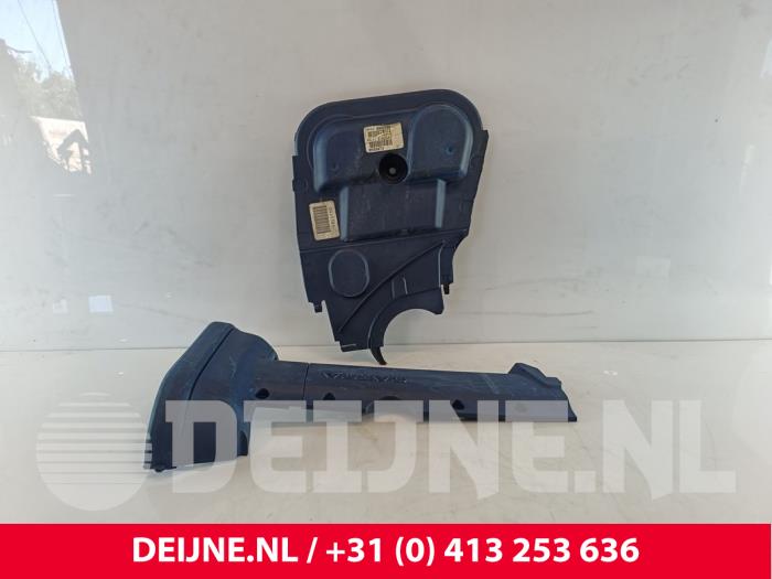 Usagé Couvercle de distribution Volvo V70 (SW) 2.5 R Turbo 20V Prix € 100,00 Règlement à la marge proposé par van Deijne Onderdelen Uden B.V.