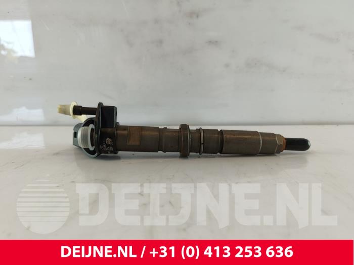 Usagé Injecteurs Volkswagen Crafter 2.5 TDI 30/32/35 Prix € 121,00 Prix TTC proposé par van Deijne Onderdelen Uden B.V.