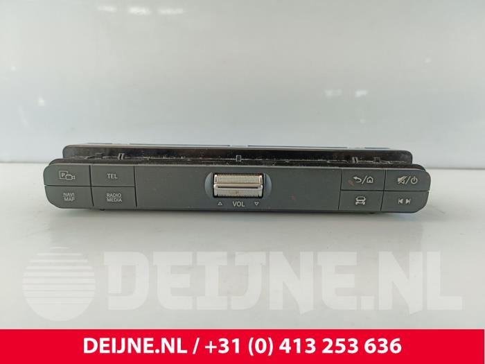Używane Panel obslugi radia Mercedes Vito (447.6) 2.0 116 CDI 16V Cena € 96,80 Z VAT oferowane przez van Deijne Onderdelen Uden B.V.