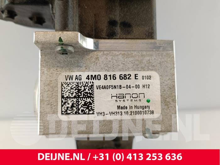 Ventilblock hydraulisch van een Porsche Taycan (Y1A) 4S 2021