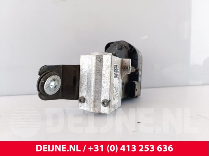 Ventilblock hydraulisch van een Porsche Taycan (Y1A) 4S 2021