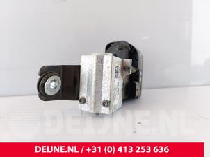 Ventilblock hydraulisch van een Porsche Taycan (Y1A) 4S 2021