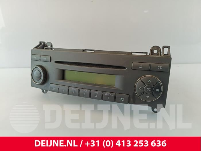 Używane Radio Volkswagen Crafter 2.0 BiTDI Cena € 121,00 Z VAT oferowane przez van Deijne Onderdelen Uden B.V.