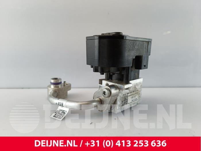 Gebrauchte Ventilblock hydraulisch Porsche Taycan (Y1A) 4S Preis € 157,30 Mit Mehrwertsteuer angeboten von van Deijne Onderdelen Uden B.V.