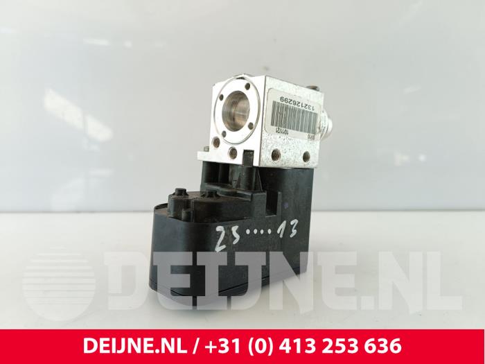 Gebrauchte Ventilblock hydraulisch Porsche Taycan (Y1A) 4S Preis € 242,00 Mit Mehrwertsteuer angeboten von van Deijne Onderdelen Uden B.V.