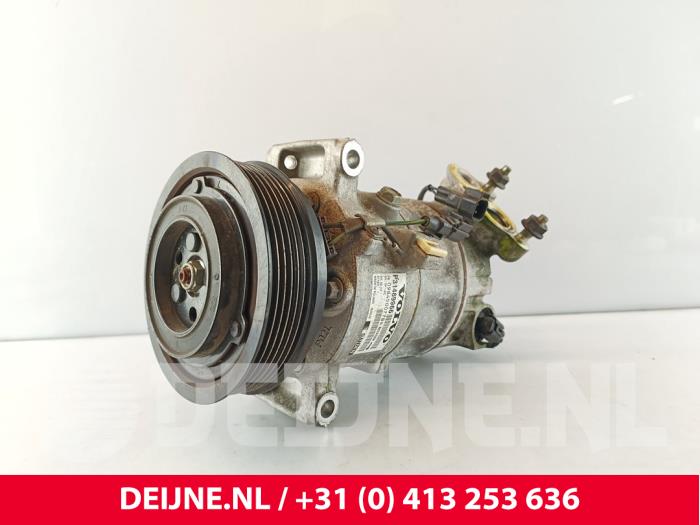 Usagé Pompe clim Volvo V40 Cross Country (MZ) 1.5 T3 16V Geartronic Prix € 65,00 Règlement à la marge proposé par van Deijne Onderdelen Uden B.V.