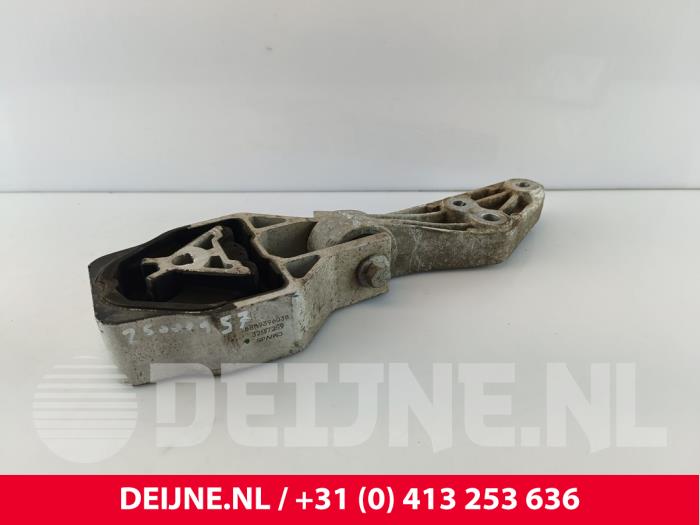 Used Engine mount Volvo XC40 (XZ) 1.5 T3 12V Price € 45,00 Margin scheme offered by van Deijne Onderdelen Uden B.V.