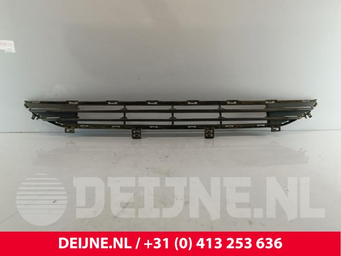 Używane Grill Volvo V90 II (PW) 2.0 D3 16V AWD Cena € 55,00 Procedura marży oferowane przez van Deijne Onderdelen Uden B.V.