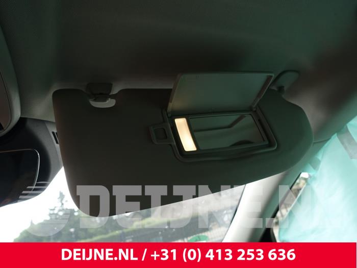 Sun visor from a Volvo V60 II (ZW) 2.0 D4 16V 2019