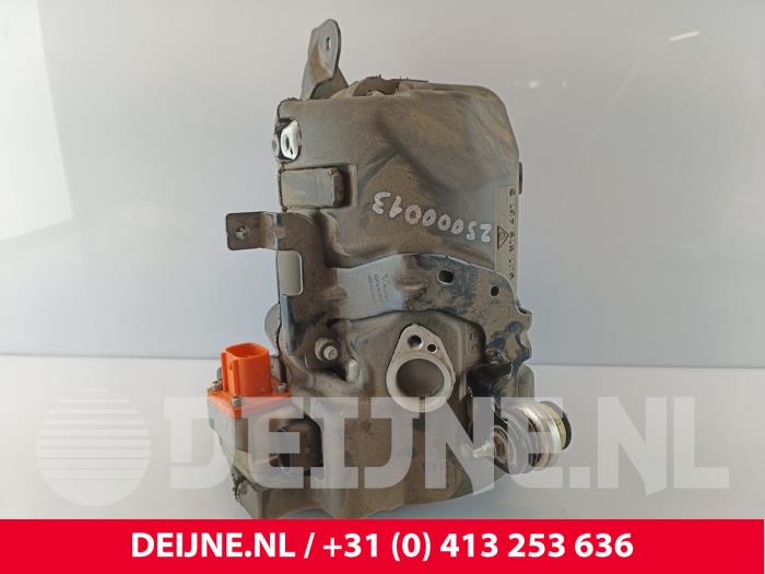 Usagé Compresseur de clim Porsche Taycan (Y1A) 4S Prix € 598,95 Prix TTC proposé par van Deijne Onderdelen Uden B.V.