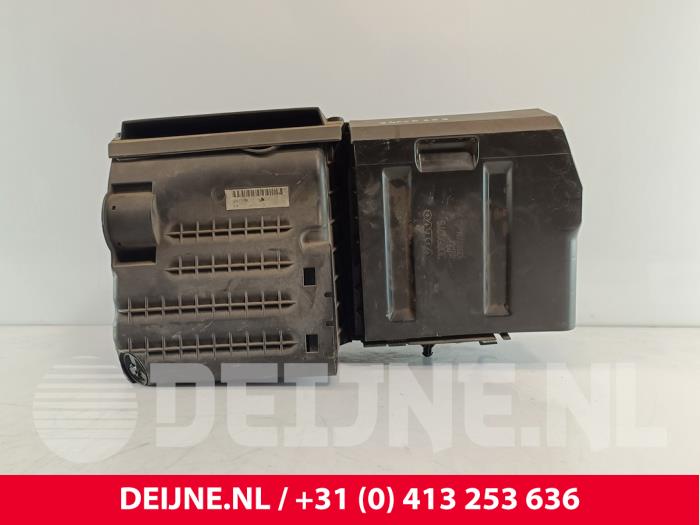 Gebrauchte Luftfiltergehäuse Volvo V70 (BW) 2.5 T 20V Preis € 50,00 Margenregelung angeboten von van Deijne Onderdelen Uden B.V.