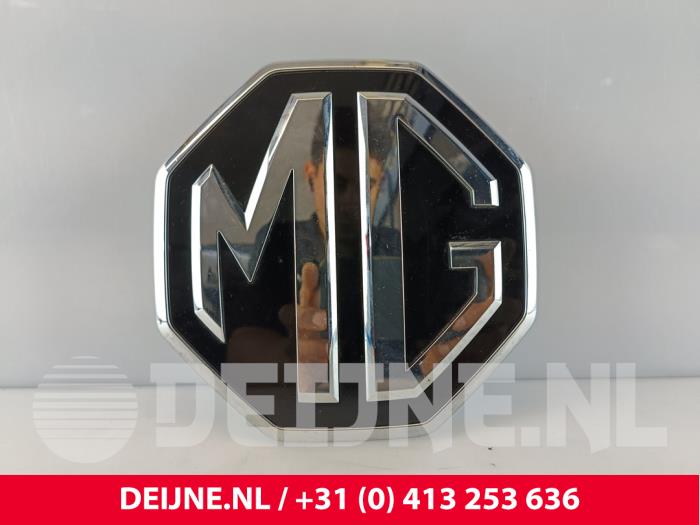 Usados Emblema MG HS/EHS I (AS23) 1.5 EHS T-GDI Hybrid Precio € 48,40 IVA incluido ofrecido por van Deijne Onderdelen Uden B.V.