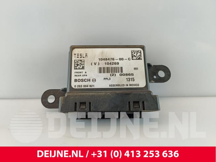 Usagé Module PDC Tesla Model S 85D Prix € 108,90 Prix TTC proposé par van Deijne Onderdelen Uden B.V.