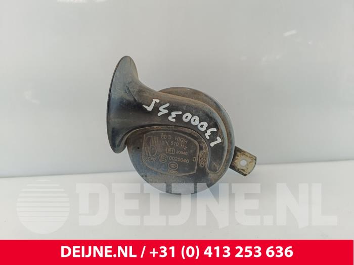 Używane Klakson Tesla Model S 85D Cena € 42,35 Z VAT oferowane przez van Deijne Onderdelen Uden B.V.