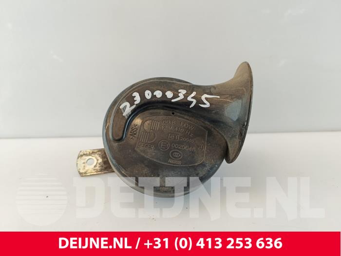 Używane Klakson Tesla Model S 85D Cena € 42,35 Z VAT oferowane przez van Deijne Onderdelen Uden B.V.