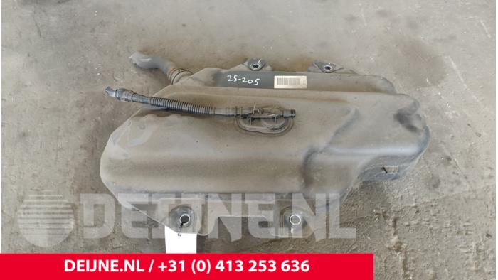 Gebrauchte Adblue Tank Mercedes Vito Tourer (447.7) 2.2 114 CDI 16V Preis € 151,25 Mit Mehrwertsteuer angeboten von van Deijne Onderdelen Uden B.V.
