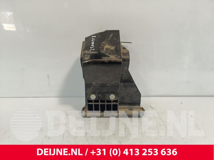 Begagnade Batterilock Volvo XC40 (XZ) 1.5 T3 12V Pris € 35,00 Marginaltabell erbjuds av van Deijne Onderdelen Uden B.V.