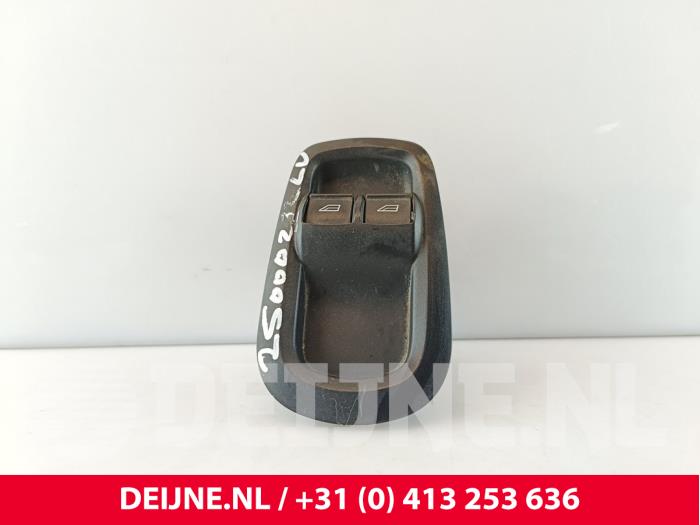 Usados Interruptor de ventanilla eléctrica Ford Transit Custom 2.2 TDCi 16V Precio € 48,40 IVA incluido ofrecido por van Deijne Onderdelen Uden B.V.