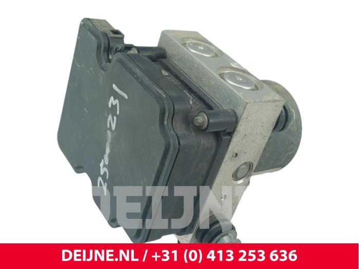 Begagnade ABS-pump Renault Master III (FV) 2.3 dCi 125 16V FWD Pris € 242,00 Inklusive moms erbjuds av van Deijne Onderdelen Uden B.V.