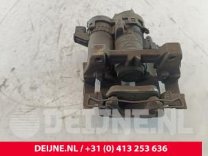 Usados Pinzas de freno izquierda detrás Volvo XC60 II (UZ) 2.0 T4 16V Precio € 60,00 Norma de margen ofrecido por van Deijne Onderdelen Uden B.V.