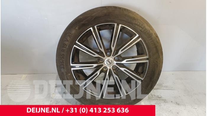 Używane Obrecz Volvo XC60 II (UZ) 2.0 T4 16V Cena € 175,00 Procedura marży oferowane przez van Deijne Onderdelen Uden B.V.