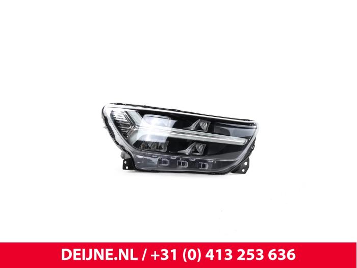 Nowe Reflektor prawy Volvo XC40 Cena € 467,06 Z VAT oferowane przez van Deijne Onderdelen Uden B.V.