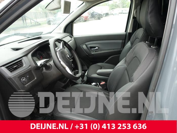 Używane Fotel lewy Renault Express 1.3 TCE 100 16V Cena € 423,50 Z VAT oferowane przez van Deijne Onderdelen Uden B.V.