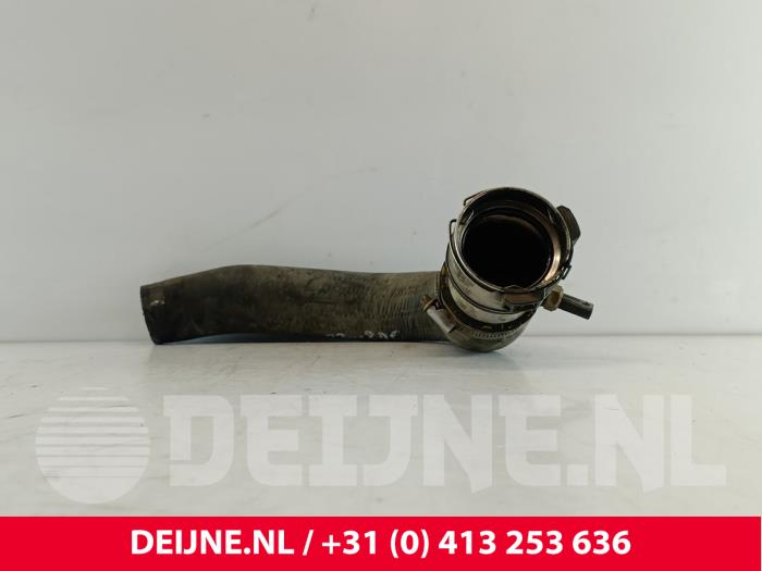 Intercooler Rohr van een Volkswagen Crafter 2.5 TDI 30/32/35 2010