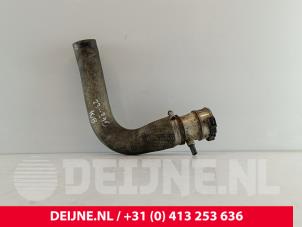 Intercooler Rohr van een Volkswagen Crafter 2.5 TDI 30/32/35 2010