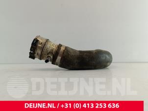 Intercooler Rohr van een Volkswagen Crafter 2.5 TDI 30/32/35 2010