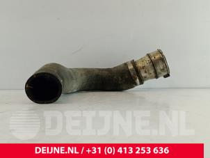 Intercooler Rohr van een Volkswagen Crafter 2.5 TDI 30/32/35 2010