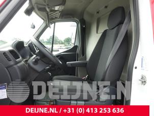 Begagnade Säte, vänster Renault Master III (MA/MB/MC/MD/MH/MF/MG/MH) 2.3 Energy dCi 180 Twin Turbo 16V FWD Pris € 605,00 Inklusive moms erbjuds av van Deijne Onderdelen Uden B.V.