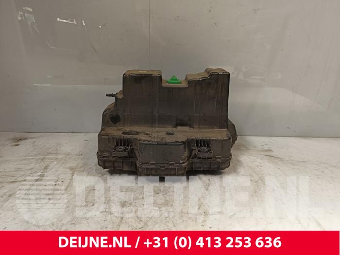 Gebrauchte Adblue Tank Renault Master III (MA/MB/MC/MD/MH/MF/MG/MH) 2.3 Energy dCi 180 Twin Turbo 16V FWD Preis € 907,50 Mit Mehrwertsteuer angeboten von van Deijne Onderdelen Uden B.V.
