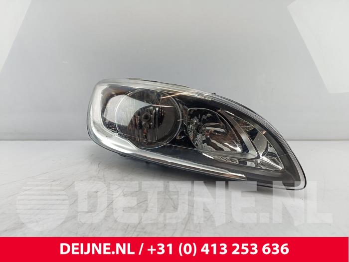 Używane Reflektor prawy Volvo V60 I (FW/GW) 2.0 T3 16V Cena € 375,00 Procedura marży oferowane przez van Deijne Onderdelen Uden B.V.