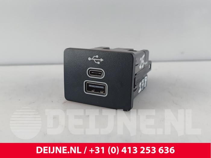 Usados Módulo USB Ford Transit Custom 2.0 EcoBlue 136 Precio € 30,25 IVA incluido ofrecido por van Deijne Onderdelen Uden B.V.
