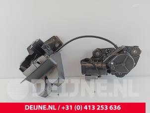 Używane Mechanizm zamka tylnej klapy Volvo V60 II (ZW) 2.0 B4 16V Mild Hybrid Cena € 100,00 Procedura marży oferowane przez van Deijne Onderdelen Uden B.V.