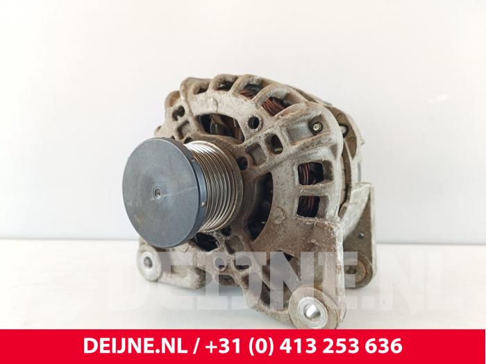 Begagnade Dynamo Dacia Dokker Express (8S) 1.2 TCE 16V Pris € 66,55 Inklusive moms erbjuds av van Deijne Onderdelen Uden B.V.
