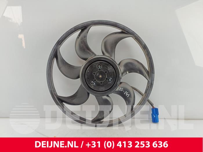 Gebrauchte RI Scheibe Intelligent BYD Atto 3 60 kWh Preis € 266,20 Mit Mehrwertsteuer angeboten von van Deijne Onderdelen Uden B.V.