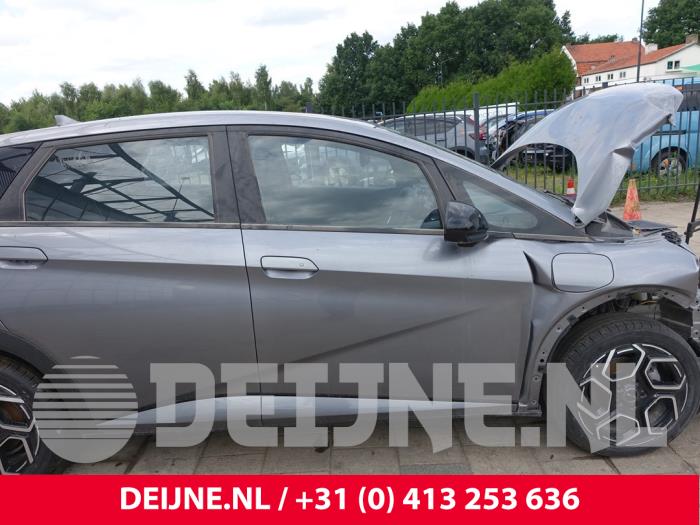 Usados Ventanilla triangular derecha delante BYD Dolphin 60,4 kWh Precio € 72,60 IVA incluido ofrecido por van Deijne Onderdelen Uden B.V.