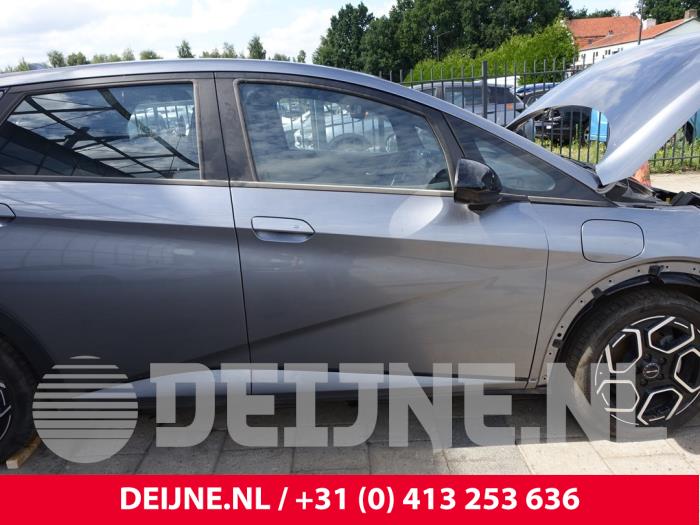 Usados Ventanilla triangular derecha delante BYD Dolphin 60,4 kWh Precio € 72,60 IVA incluido ofrecido por van Deijne Onderdelen Uden B.V.