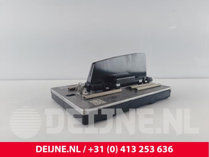 Używane Antena Volvo C40 Recharge (XK) Recharge Twin 78 kWh Cena € 199,65 Z VAT oferowane przez van Deijne Onderdelen Uden B.V.