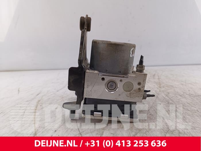 Bloc ABS d'un Volkswagen Caddy IV 2.0 TDI 75 2020