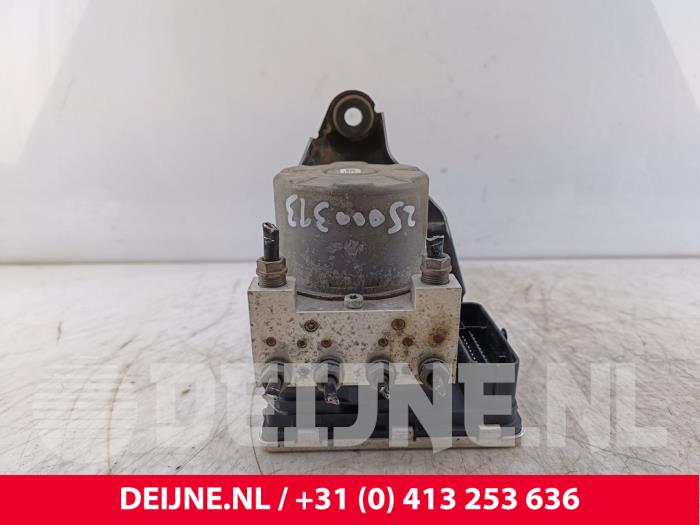 Bloc ABS d'un Volkswagen Caddy IV 2.0 TDI 75 2020