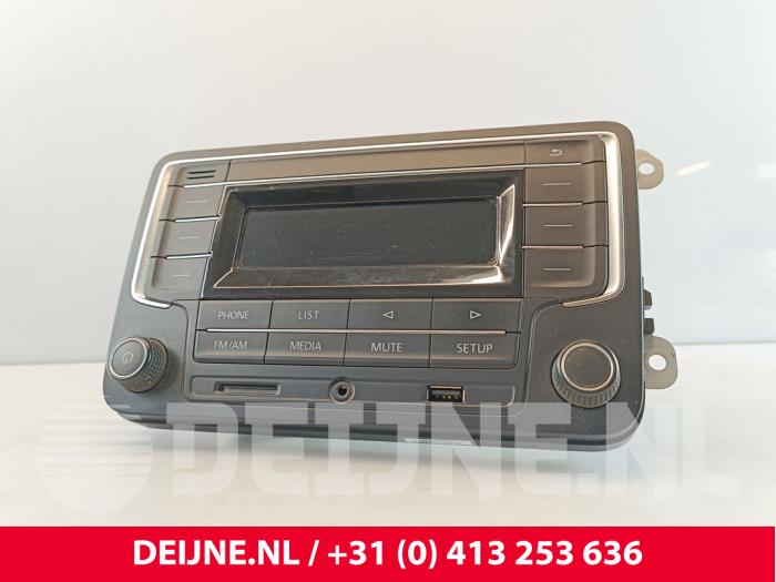 Używane Radio Volkswagen Caddy IV 2.0 TDI 75 Cena € 181,50 Z VAT oferowane przez van Deijne Onderdelen Uden B.V.