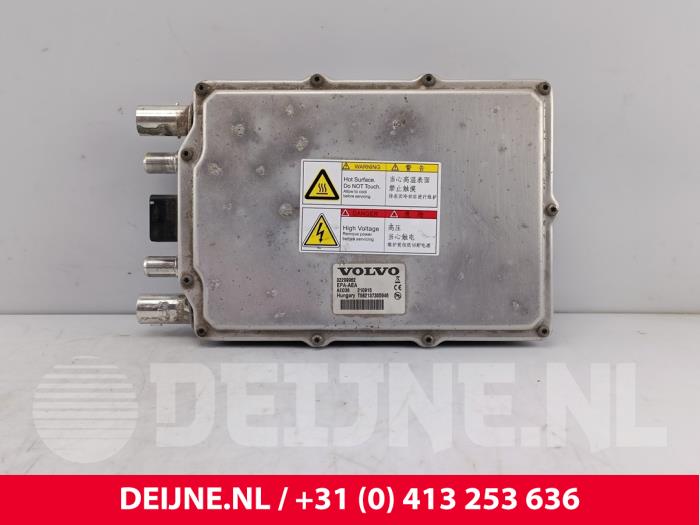 Battery charger Volvo V60 II 2.0 T6 16V Twin Engine - 32299962 VALEO